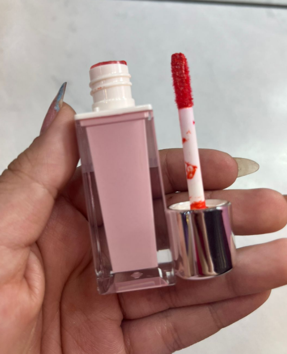 Lip Gloss Con Color Tapa Plateada Gege Bear GX1105 - Tono 737 Naranja