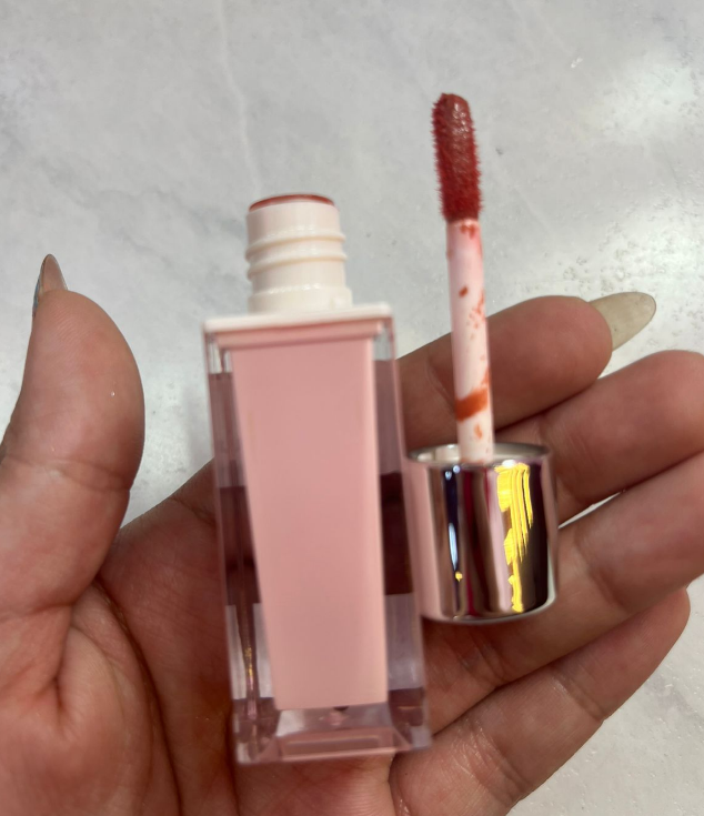Lip Gloss Con Color Tapa Plateada Gege Bear GX1105 - Tono 735 Nude
