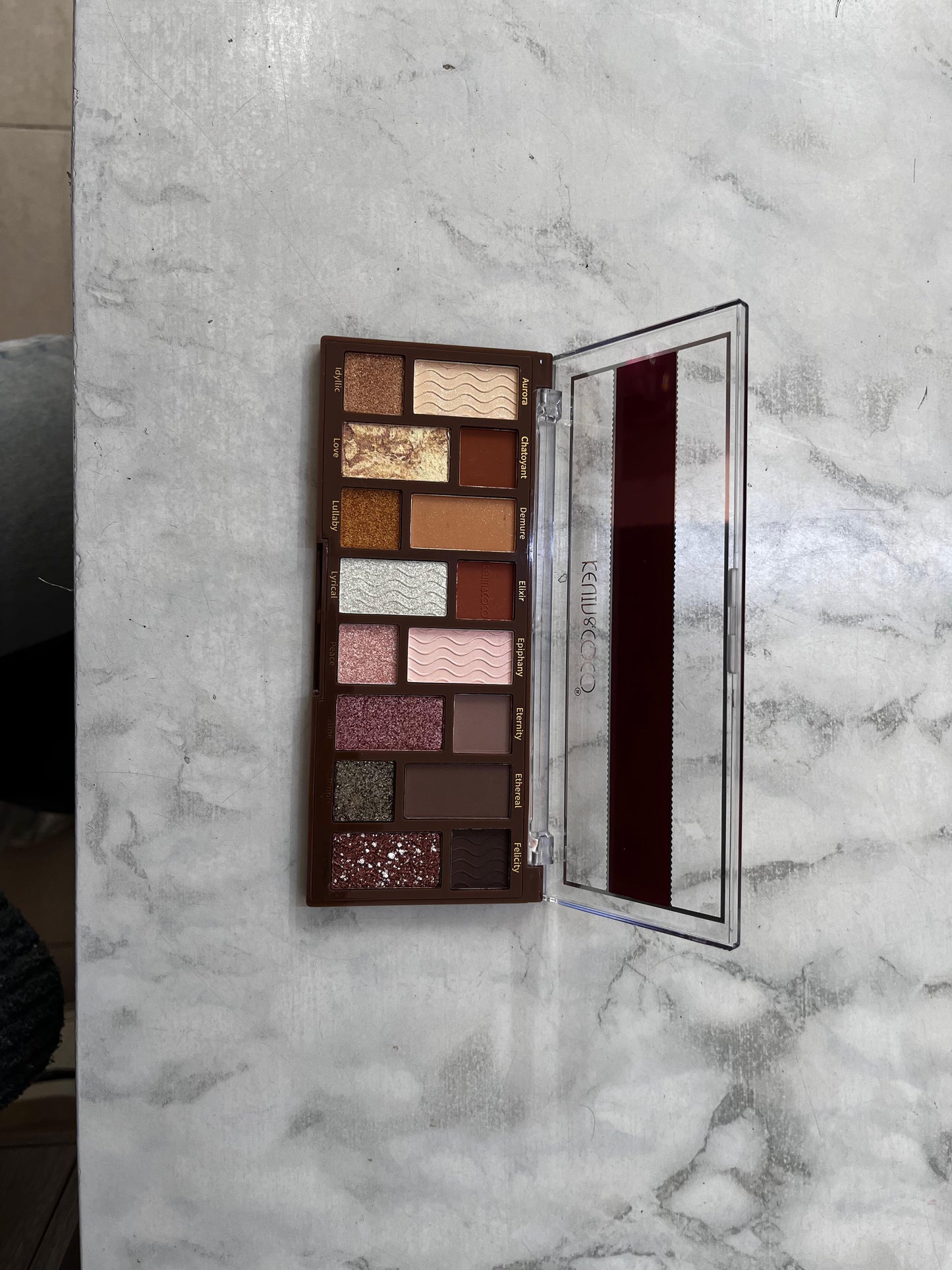 Paleta De Sombras Treat Yourself Well 16 Colores Kevin & Coco
