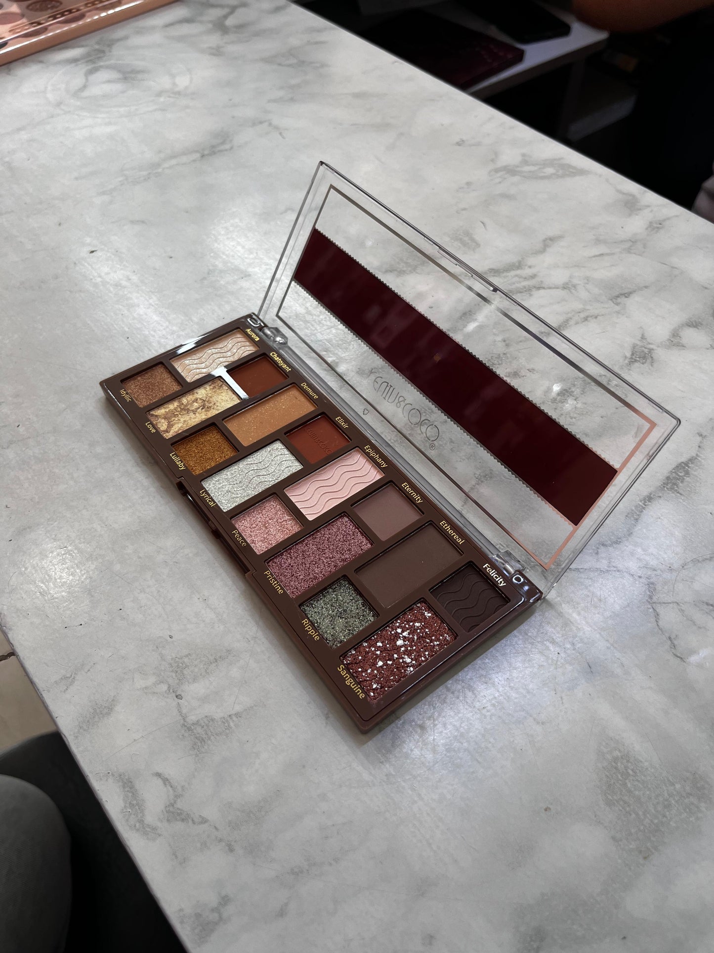 Paleta De Sombras Treat Yourself Well 16 Colores Kevin & Coco