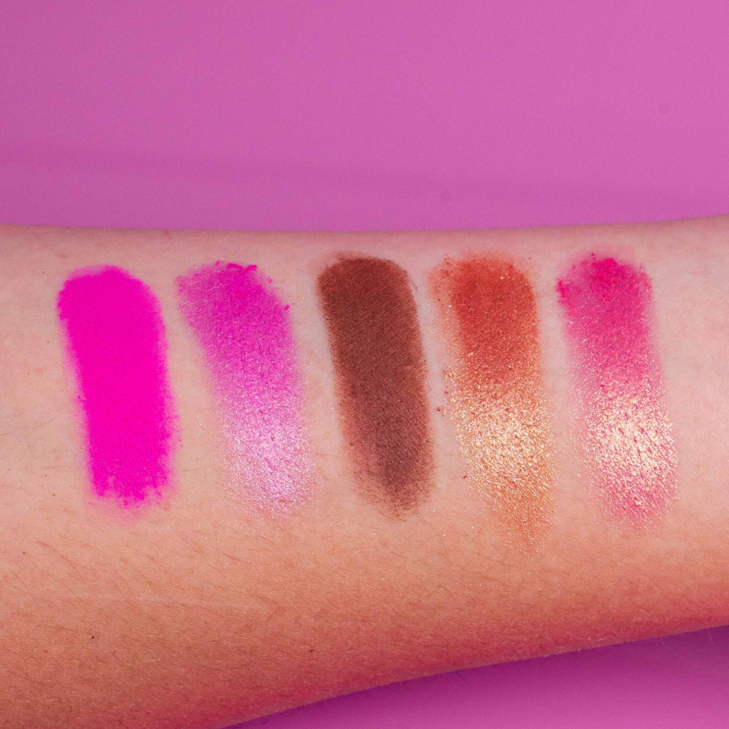 Paleta de Sombras Luxury 12 Tonos + Rubores e Iluminador Bloomshell BL-S143 T01