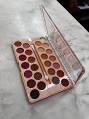 Paleta De Sombras Con Aplicador Artista 26 Colores Kevin & Coco