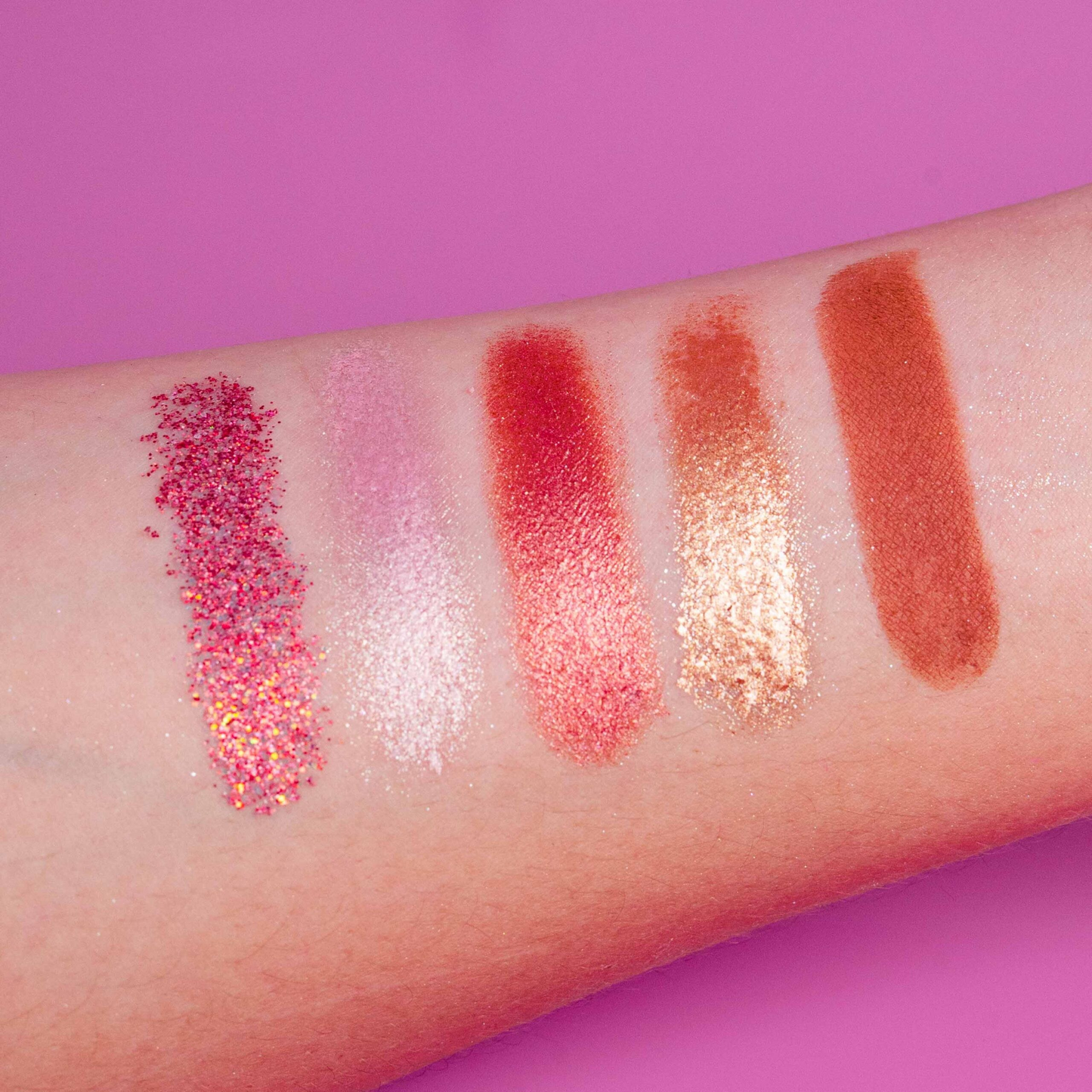 Paleta de Sombras Luxury 12 Tonos + Rubores e Iluminador Bloomshell BL-S143 T02